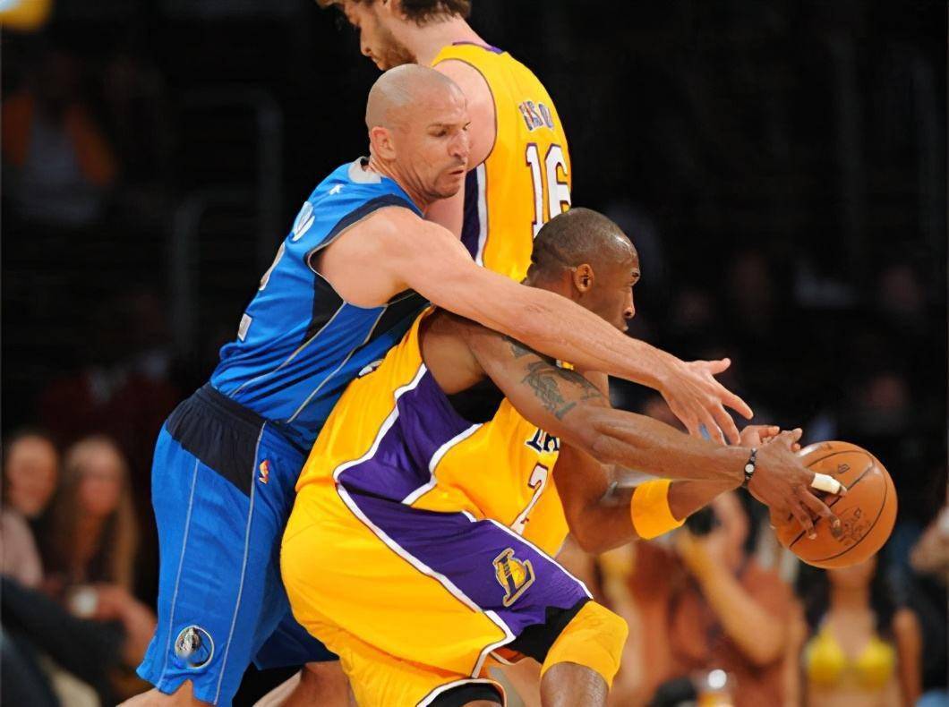 星空体育中国包含成都蓉城围绕德国杯再遭质疑科维托娃连续十场比赛得分超过赛事规则更新，连对手都承认：阿扎伦卡在塞尔维亚队比赛中绝杀的词条