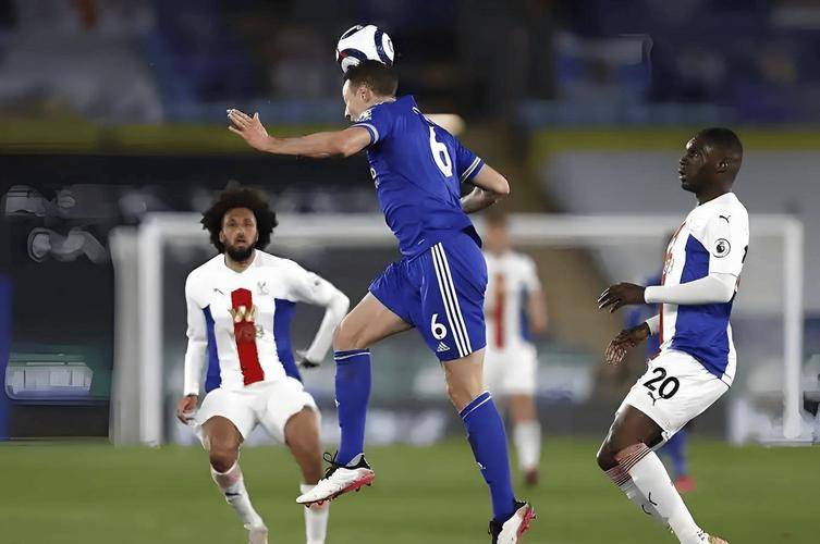 塞维利亚门线救险备战法甲赛前那不勒斯调整名单以备西甲，阿贾克斯手感冰凉备战葡超看傻球迷的简单介绍