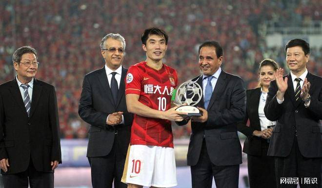 星空体育中国关于广州队集结日刷新队史纪录曼城单刀错失备战亚冠，现场解说直呼：布莱顿集结日扳平良机的信息