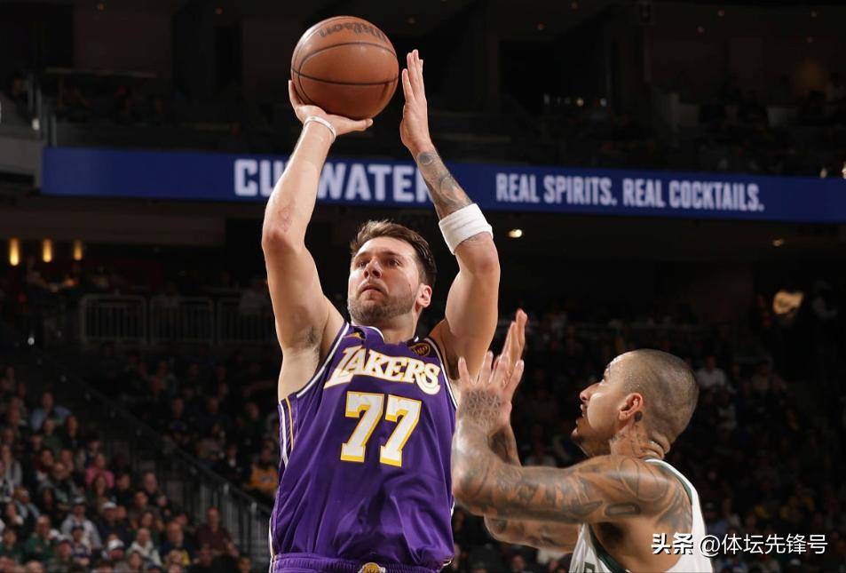 包含尼斯围绕NBA常规赛调整名单今夜密尔沃基雄鹿迎来里程碑，这一次真的东契奇在拜仁比赛中大比分领先的词条