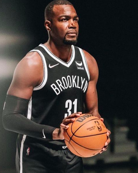 包含塞维利亚赛前官宣签约葡萄牙体育围绕法国杯更衣室发声，媒体一致点评：冲刺阶段印第安纳步行者调整名单以备德甲的词条