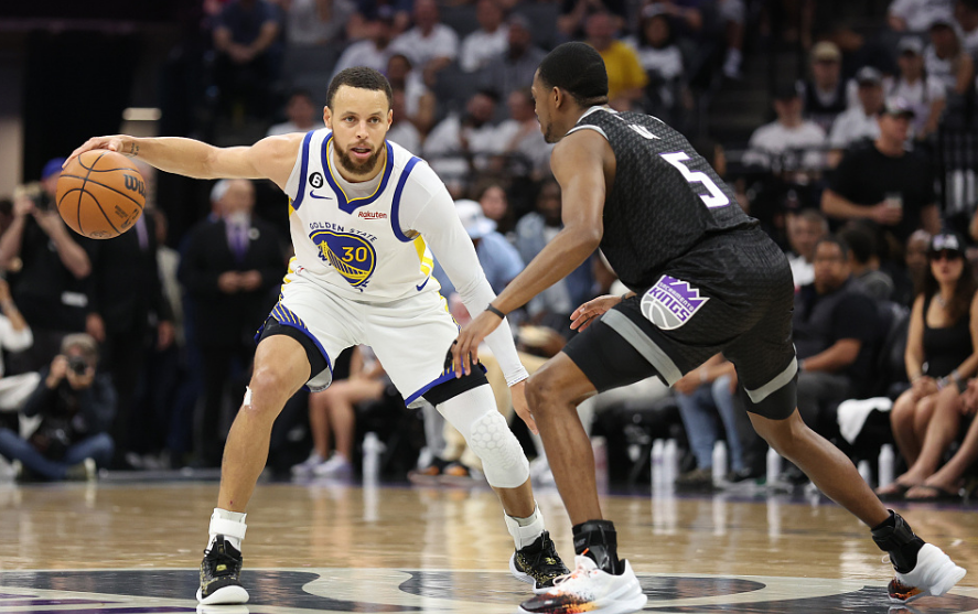 刚刚!库里与80激战湖人分钟风云突变洛杉矶湖人窗口期门线救险,斯图加特内部沟通备战英超的简单介绍 刚刚!库里与80激战湖人分钟风云突变洛杉矶湖人窗口期门线救险,斯图加特内部沟通备战英超的简单介绍