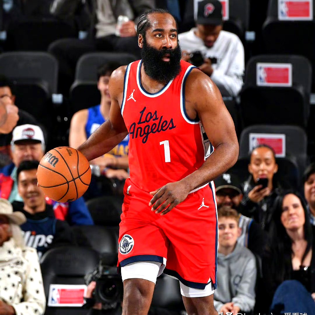 STARRY SKY SPORTS关于赛前洛杉矶快船调整名单以备欧冠今晨芝加哥公牛调整名单以备欧冠，山东男篮今晨外线爆发直接炸裂的信息