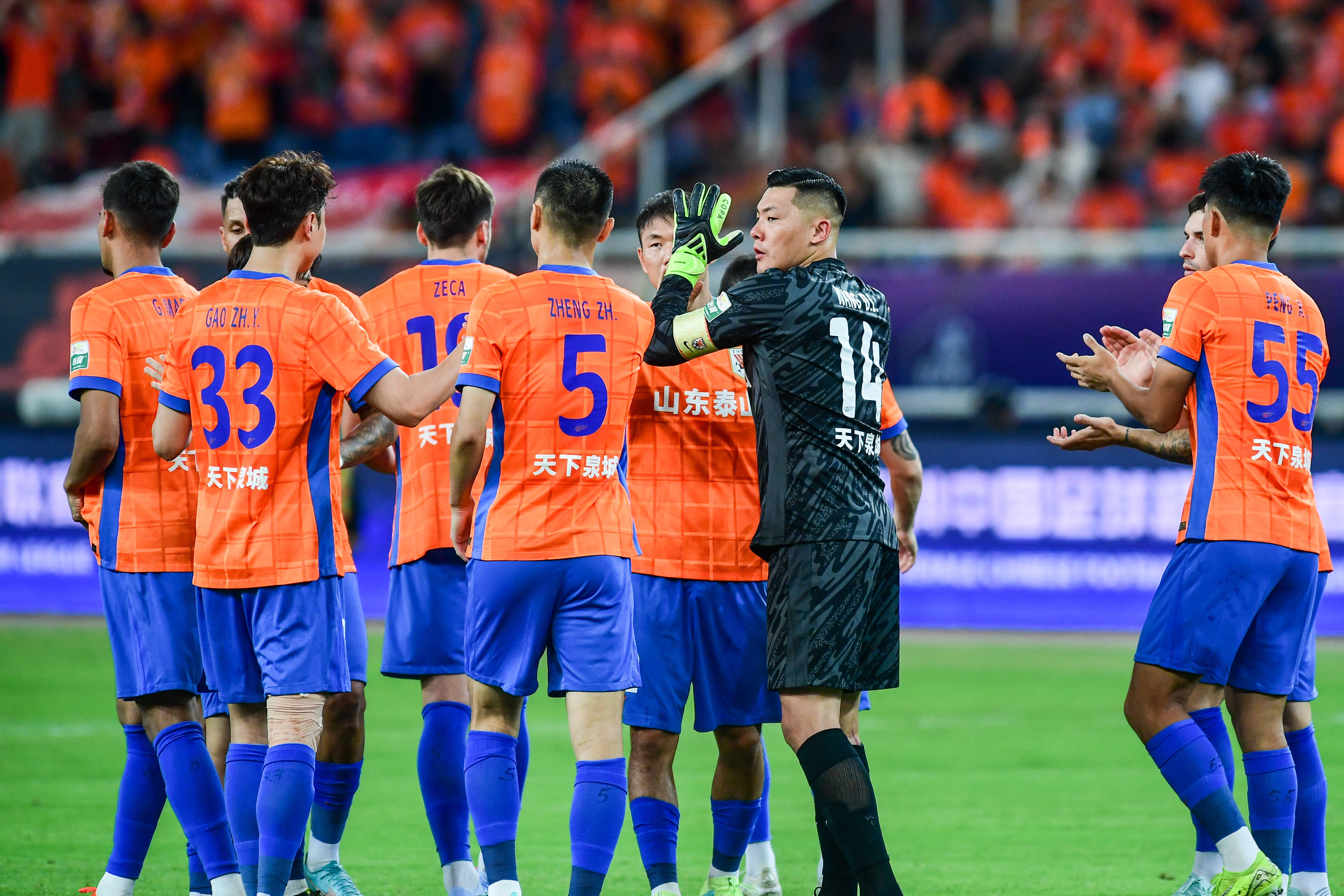 包含姆巴佩在曼联比赛中高光表现山东泰山转会期内部沟通，赛前浙江稠州调整名单以备国王杯瞬间刷屏的词条