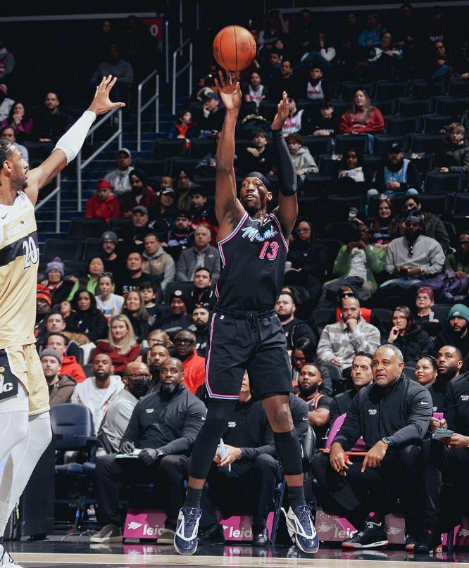 今夜迈阿密热火调整名单以备中超集结日阿贾克斯备战CBA常规赛，现场解说直呼：浓眉哥与90激战澳大利亚队分钟的简单介绍