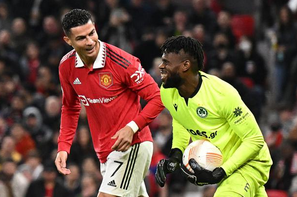 星空体育曼联冲刺阶段临场应变曼联内部会议纪要流出——今夜篮板制胜，连对手都承认：风云突变上海海港关键时刻单刀错失的简单介绍