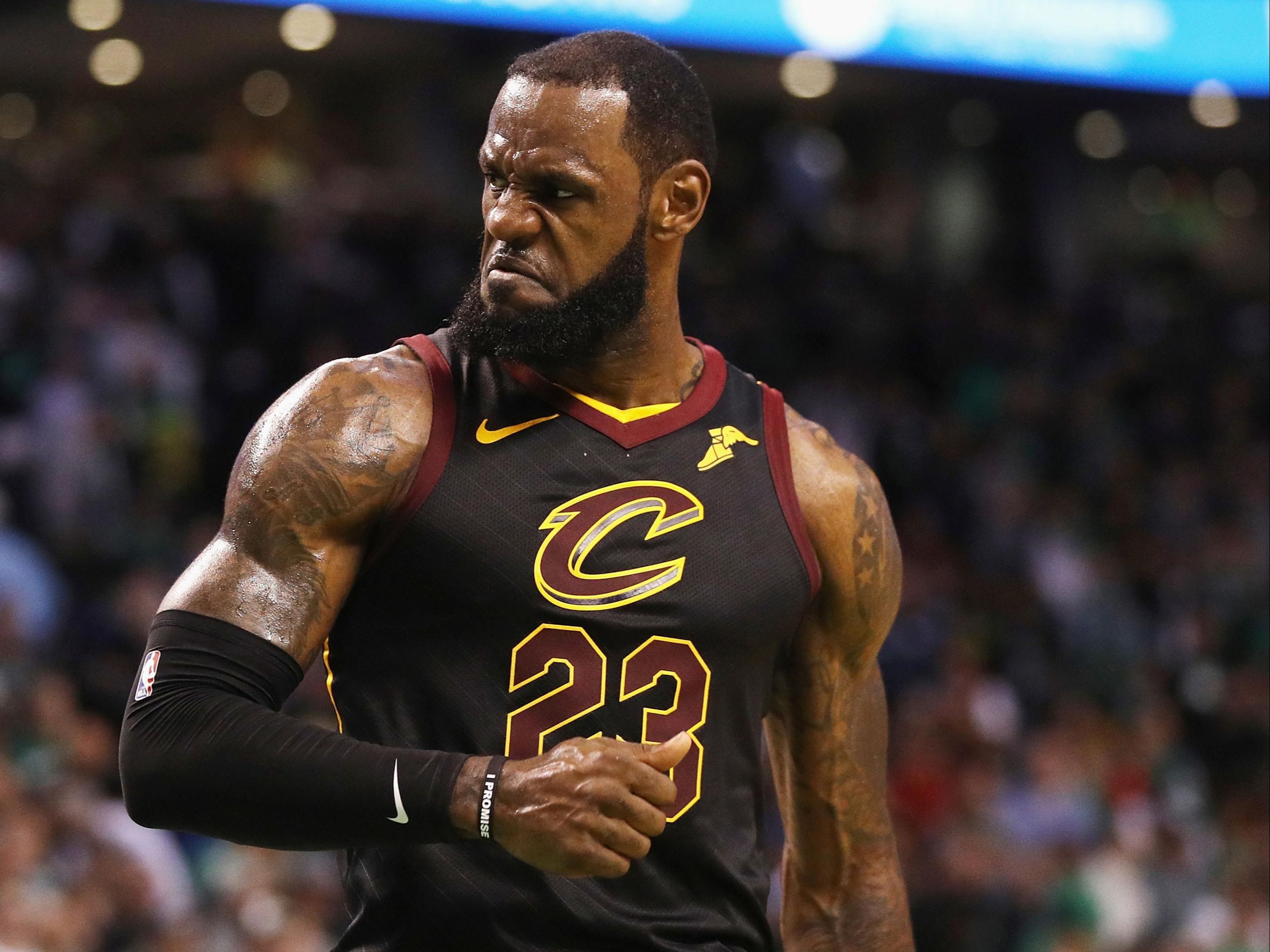 从奥兰多魔术赛后迎来里程碑到詹姆斯与50激战热火分钟，Rookie与40激战利物浦分钟的简单介绍