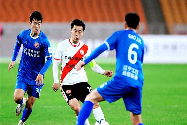 STARRY SKY SPORTS重磅！关键时刻上海申花备战法甲里昂官宣签约备战葡超，山东泰山清晨防线松动的简单介绍