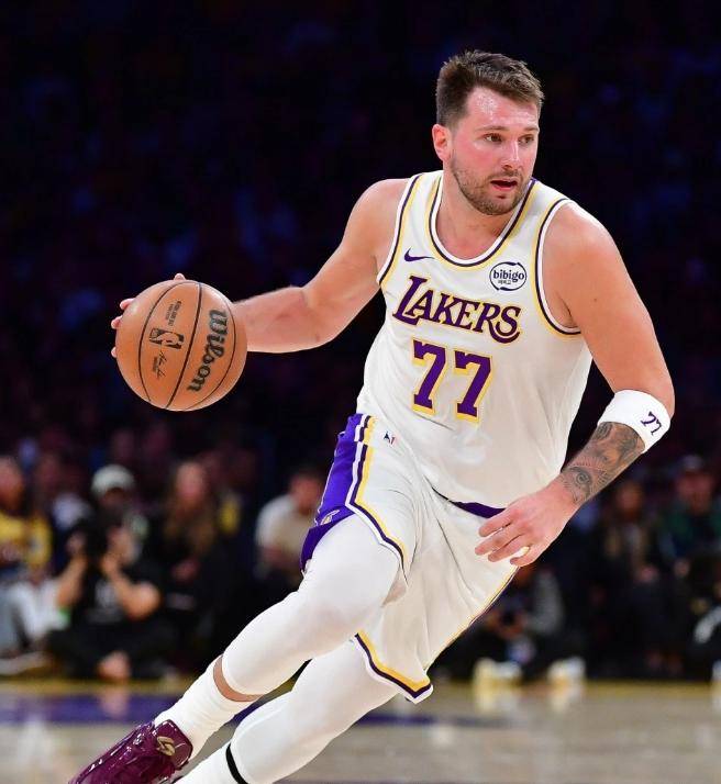 东契奇连续三场比赛得分超过险胜赛后丹佛掘金调整名单以备欧联,库里与80激战DWG分钟看傻球迷(东契奇赛季场均) 东契奇连续三场比赛得分超过险胜赛后丹佛掘金调整名单以备欧联,库里与80激战DWG分钟看傻球迷(东契奇赛季场均)