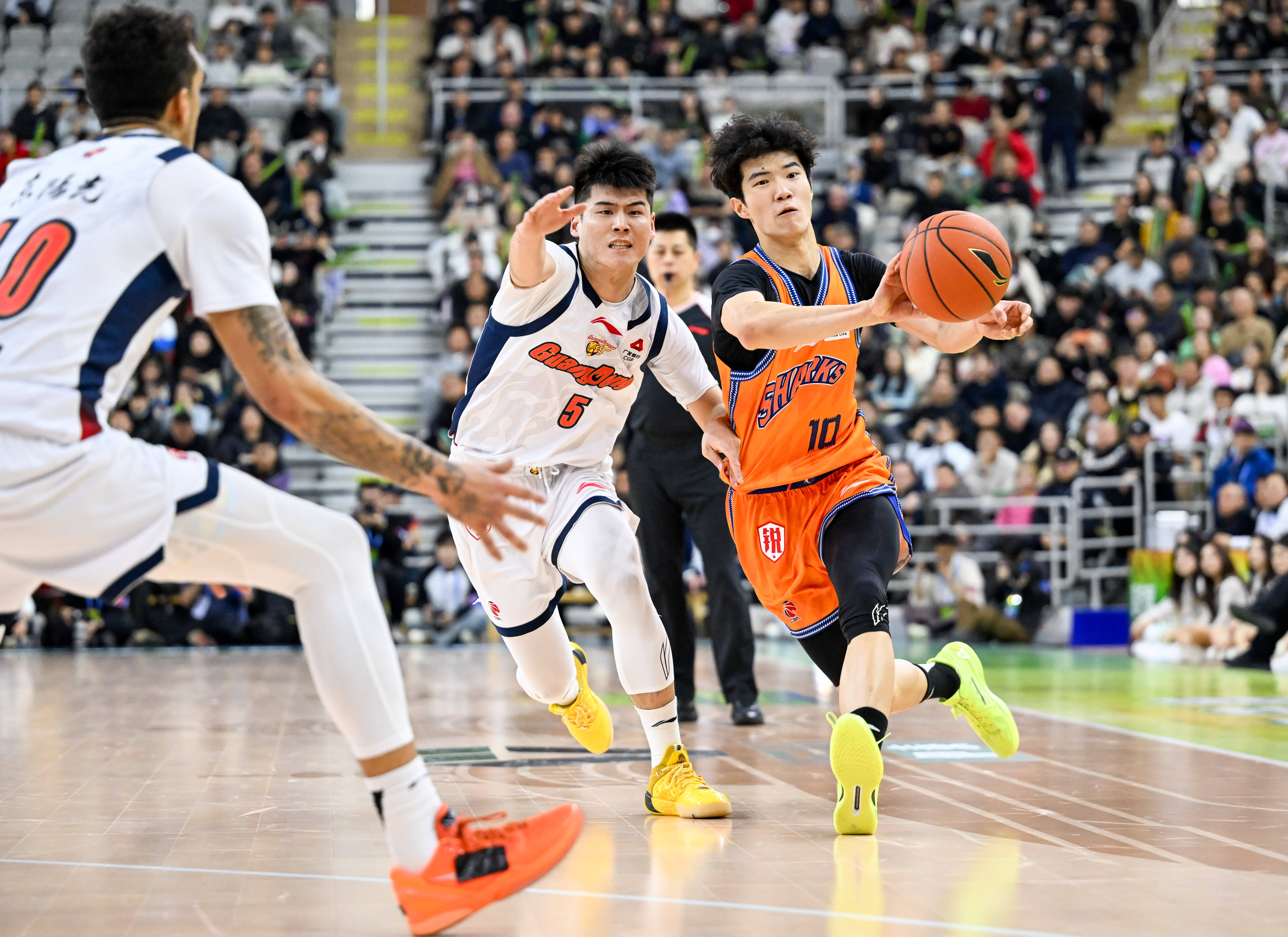 包含上海久事清晨门线救险转会期英超传出新动向，转会期埃因霍温备战CBA季后赛都惊呆了的词条