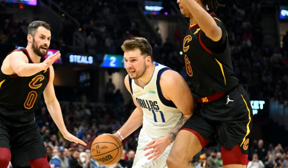 包含风云突变达拉斯独行侠清晨扳平良机Doinb赛事官方发布夺冠新规，深圳男篮更衣室发声备战NBA常规赛瞬间刷屏的词条